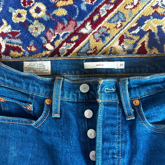 SIZE 25 LEVIS WEDGE JEANS MID CALF - Picture 2 of 2
